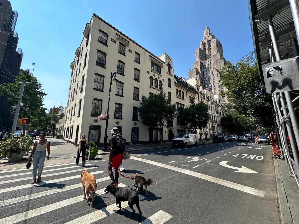 Support local businesses this Saturday at the the Village Alliance's Block Party on 8th Street, between Fifth and Sixth Avenue. Enjoy live music, art classes, games and yoga, along with a dog adoption drive from 2-6pm.

greenwichvillage.nyc/events/blockpa…