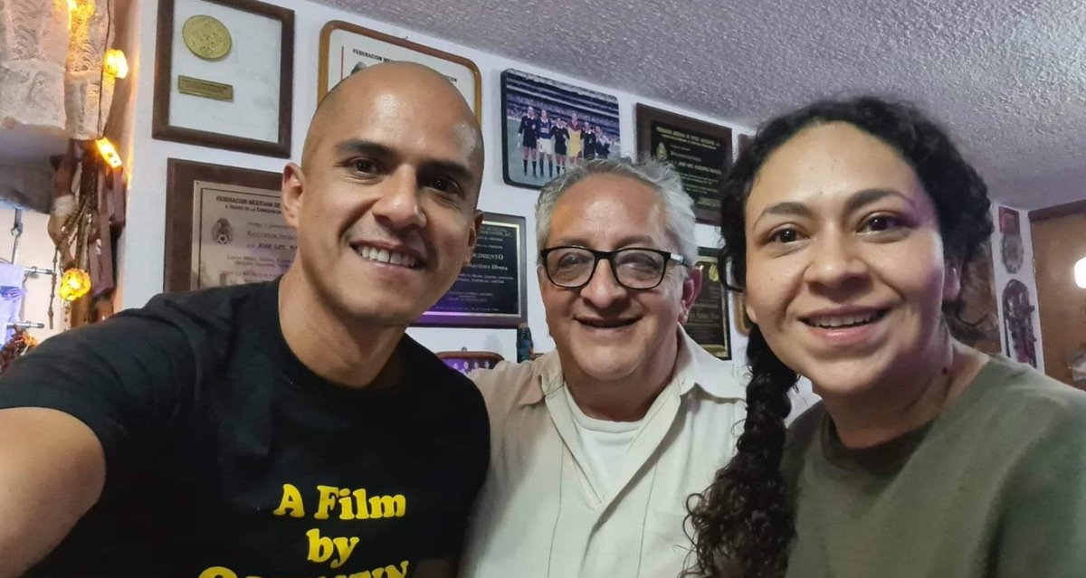 laweeey08's tweet photo. Dicen que no pero ahí están arrastradas aguantando al cabron que hace lo que quiera con ellas. La más jodida es la pollo @Lilly1248717 siempre escondida por puta, mija ya dedícate a tu bastarda, jamás tendrás fotos con la familia. https://t.co/X2aHhPgtx5
