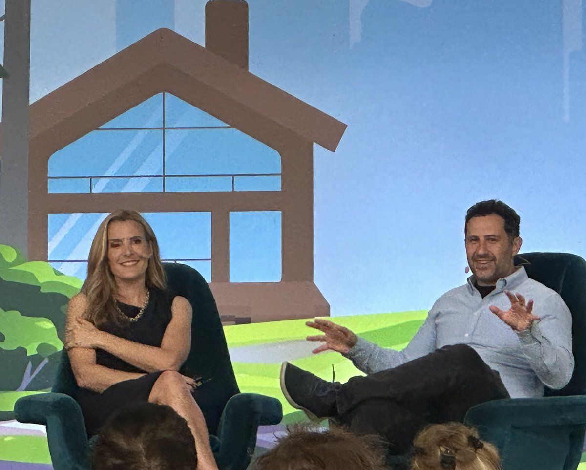 Great talk by @VCRebecca & @Jacob_Heller at @SaaStrAnnual! You have product market fit if: 40% of customers are disappointed if you remove the product Your executive champion would invest their annual bonus in the company or would work there @jasonlk @sbeechuk @SeanEllis
