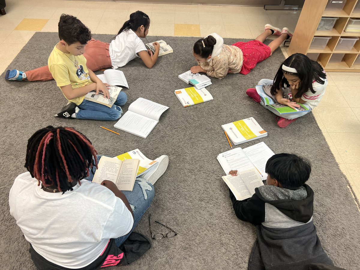 SterlingElemen1's tweet photo. Teacher Group ✅ Accountable Independent Reading 📖 ✅ Student Task Card 📝 ✅ 4th Grade Crushing #AllBlock on this Friday! @ELeducation @CharMeckSchools #chinupcrownon👑 #sterlingpride🐯 @hayleypfau https://t.co/8el3u33NFw