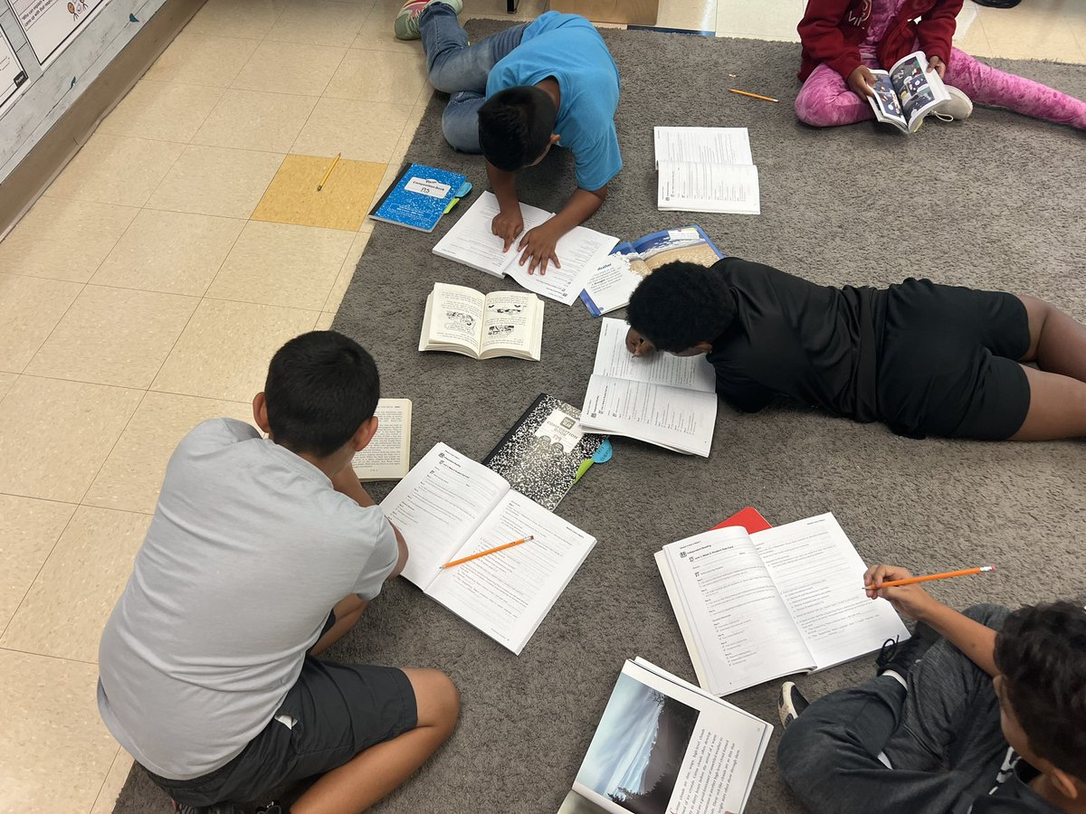 SterlingElemen1's tweet photo. Teacher Group ✅ Accountable Independent Reading 📖 ✅ Student Task Card 📝 ✅ 4th Grade Crushing #AllBlock on this Friday! @ELeducation @CharMeckSchools #chinupcrownon👑 #sterlingpride🐯 @hayleypfau https://t.co/8el3u33NFw