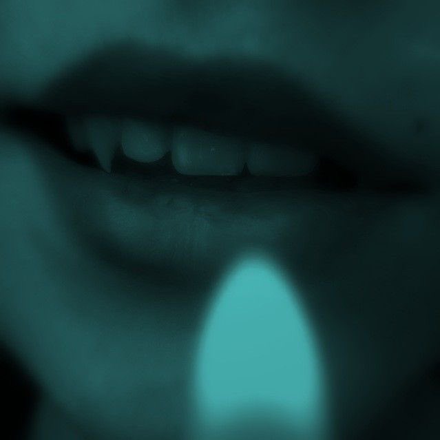 baby_nix19's tweet image. tiny who’s obsessed with vampires. walks around pretending they are one. “(title) look at mi fangs!!”
                                      X 
cg who plays into it. letting their tiny nom them. “wow so sharp! so cool tiny vamp!” 

#ageretwt #sfwageregression