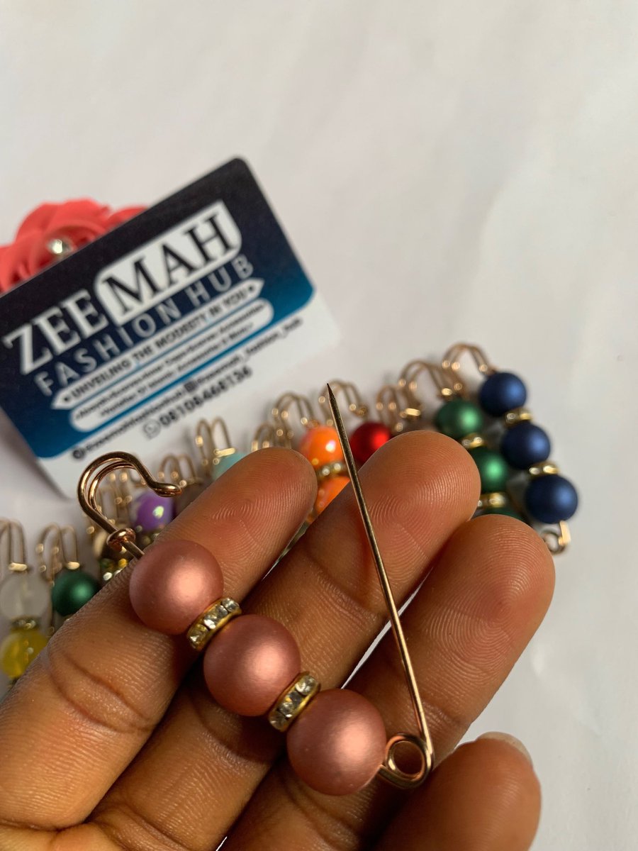 Zeemah_'s tweet photo. Dear Muslimahs and others,
Spice up that hijab/scarf styling of yours with elegant and fashionable hijab/scarf safety pins. You like that hijab styling sitting right and perfectly on you? Then getting the fashionable hijab safety pins is never a bad choice🤗

PRICE: 500 NGN https://t.co/CTBn2DJuxD