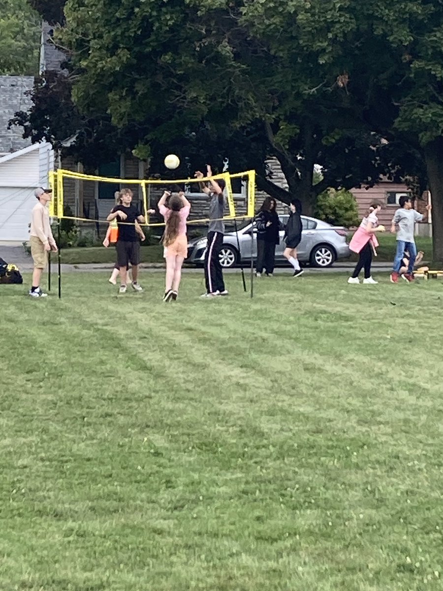 So happy the heat broke this afternoon for our #CalvinCore fun day at the park! Fantastic end to our first week of school <a href="/CalvinPark_LDSB/">Calvin Park PS</a> 😎
