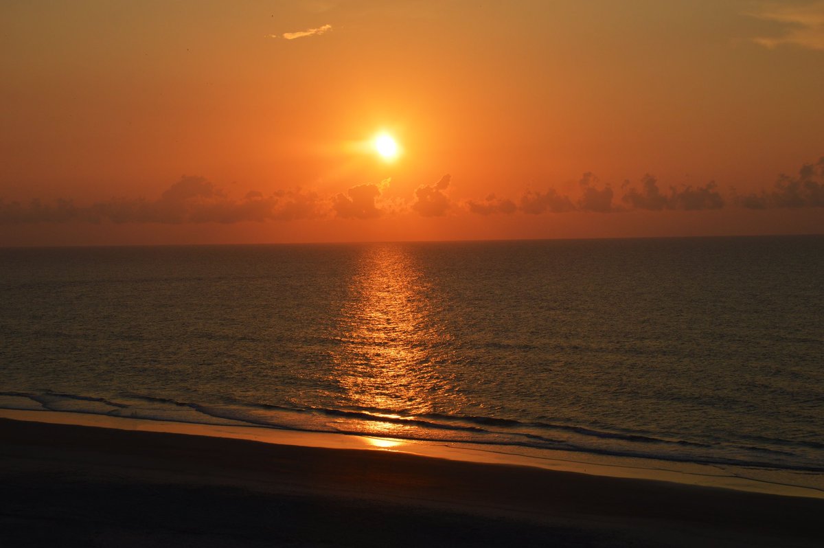 #wrightsville #wrightsvillebeach #nc #northcarolina #sunset #orange #orangesunset #beach #beachsunset #waves