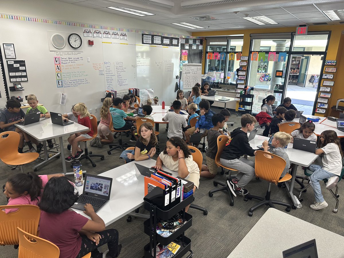 5th and 2nd grade buddies creating a Google slideshow to get to know each other! #sycridge #dmusd #buddies