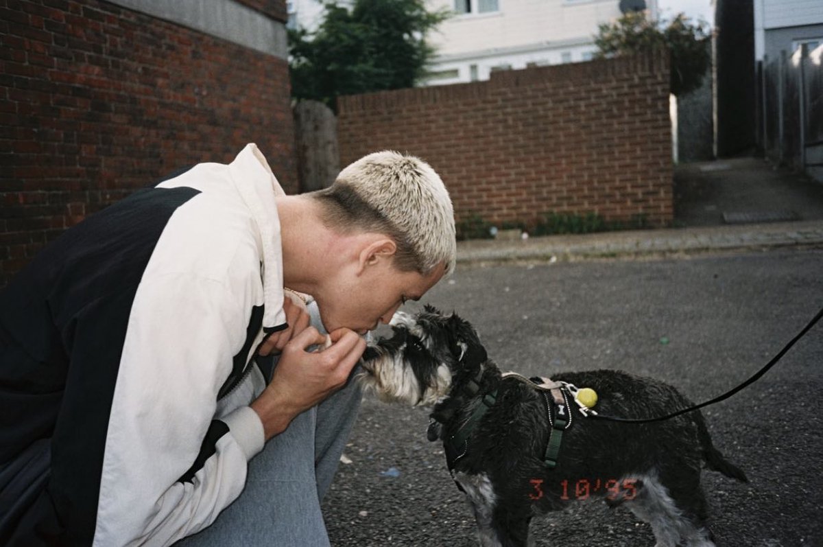 MadmanFilms's tweet image. A look behind the scenes of #Scrapper 💛 Opening in cinemas Thursday. 

📸: @maamw