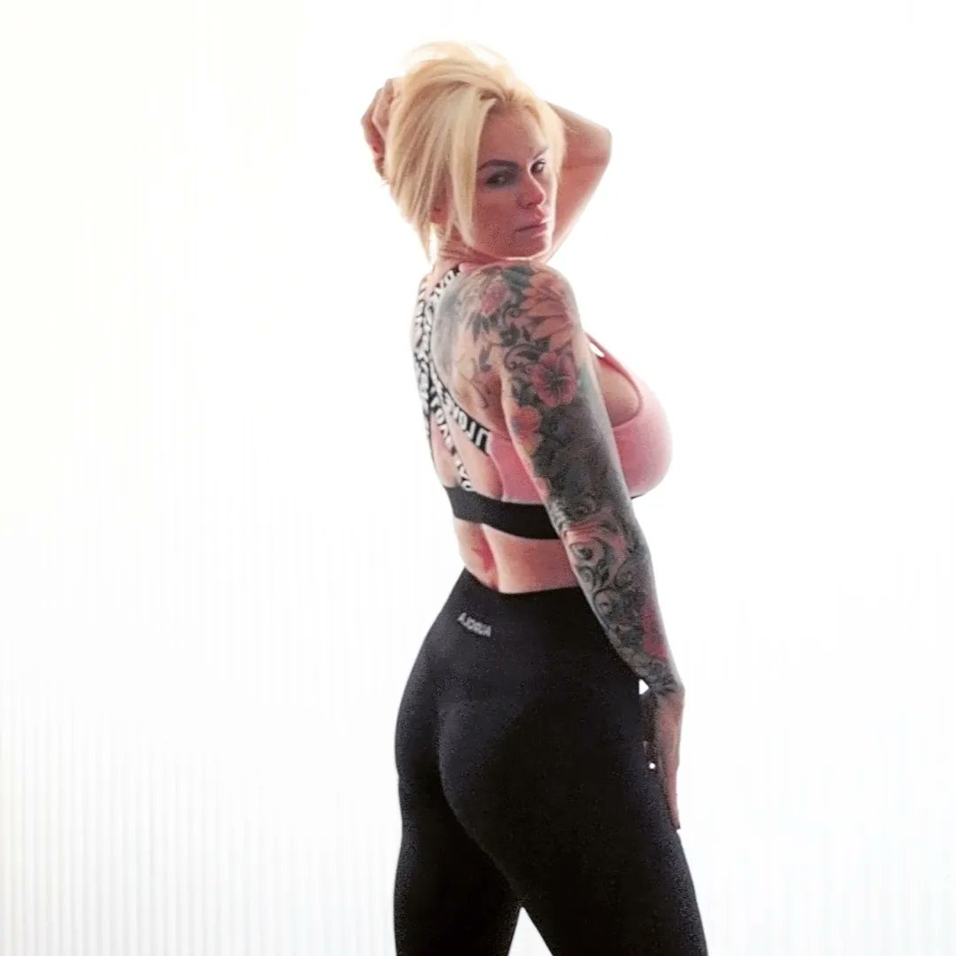 My_Little_Starr's tweet photo. #tattedgirls #girlswithtattoos 
Vote for @My_Little_Starr in the MV Contest Fall For Me Contest @manyvids https://t.co/P3Qw5pD9Ue https://t.co/HRt5Qy03As