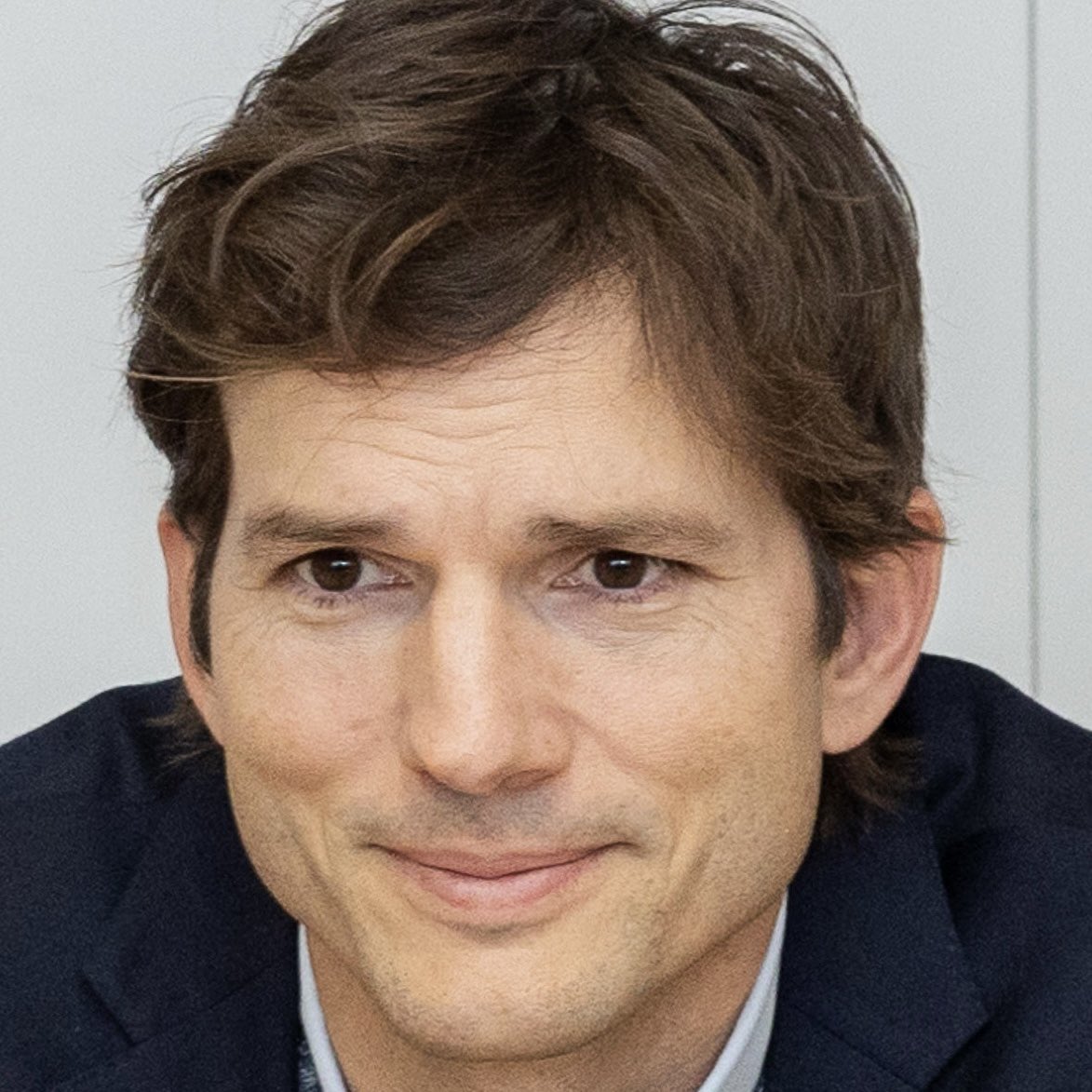 PopCrave's tweet image. Ashton Kutcher’s letter in support of Danny Masterson:

 “While I’m aware that the judgement has been cast as guilty on two counts of rape by force and the victims have a great desire for justice, I hope that my testament to his character is taken into consideration in…