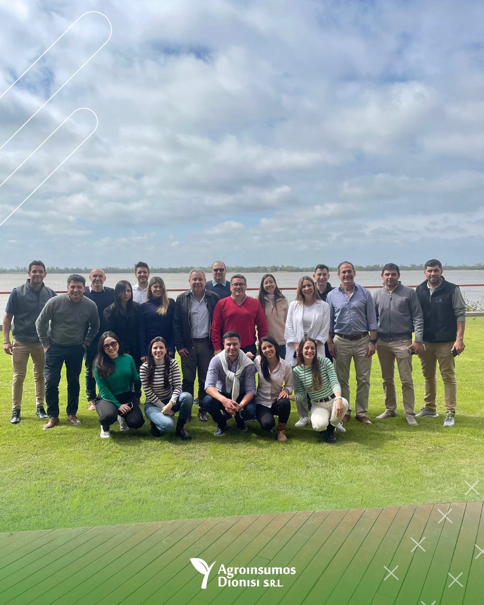 AgroDionisi's tweet photo. Jornada de Capacitación Grassi 🙌🏻
El #EquipoAd visitó la Ciudad de Rosario para una doble jornada de “Introducción a los mercados agrícolas” que incluyó bloques de capacitación y visitas al Puerto LDC y a la Bolsa de Comercio 👏🏻
#Dionisi https://t.co/rUKQvLJNvO