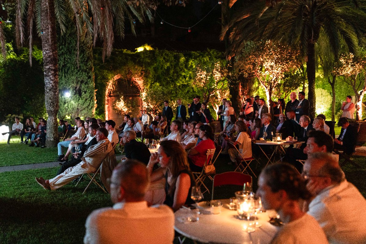 Bravo les Bleus ! 
Un très beau moment ce soir à #Rome pour partager ensemble #FRAvNZL 🇫🇷 🇳🇿 avec <a href="/SportGoverno/">SportGoverno</a> <a href="/nzinrome/">@NZinRome</a> <a href="/Coninews/">CONI</a>. 

In bocca al lupo per domani <a href="/Federugby/">Italrugby</a> 🇮🇹 ! 🏉
