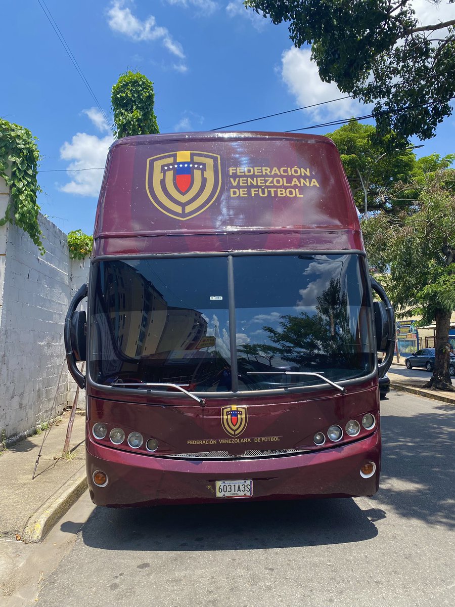 eliaslopezvzla's tweet photo. Nuevo autobús de la @SeleVinotinto. Se encargará de trasladar a la delegación durante su estadía en Maturín. 🇻🇪 https://t.co/EKLirEOzA9
