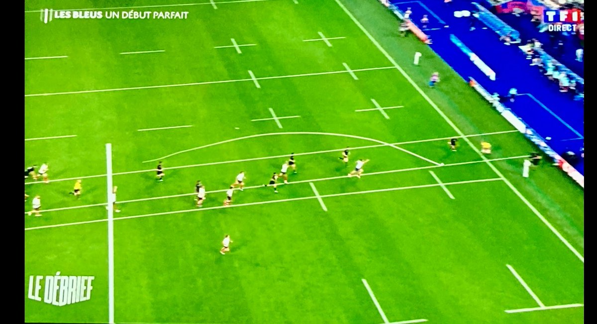 LucDebert's tweet image. Hey @RefReMaYe ... Y'a pas qu'au foot que le VAR est aux fraises 😂