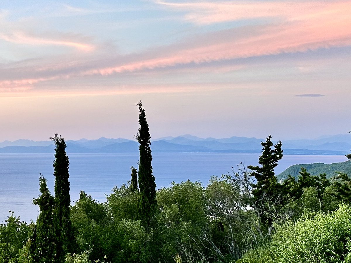 susantran's tweet photo. Epic sunset at #KathismaBeach! 🇬🇷
We had such fun watching it all unfold at #Amente in #Lefkada. https://t.co/HLa6CRXJJ8