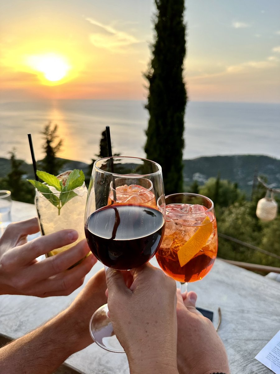 susantran's tweet photo. Epic sunset at #KathismaBeach! 🇬🇷
We had such fun watching it all unfold at #Amente in #Lefkada. https://t.co/HLa6CRXJJ8