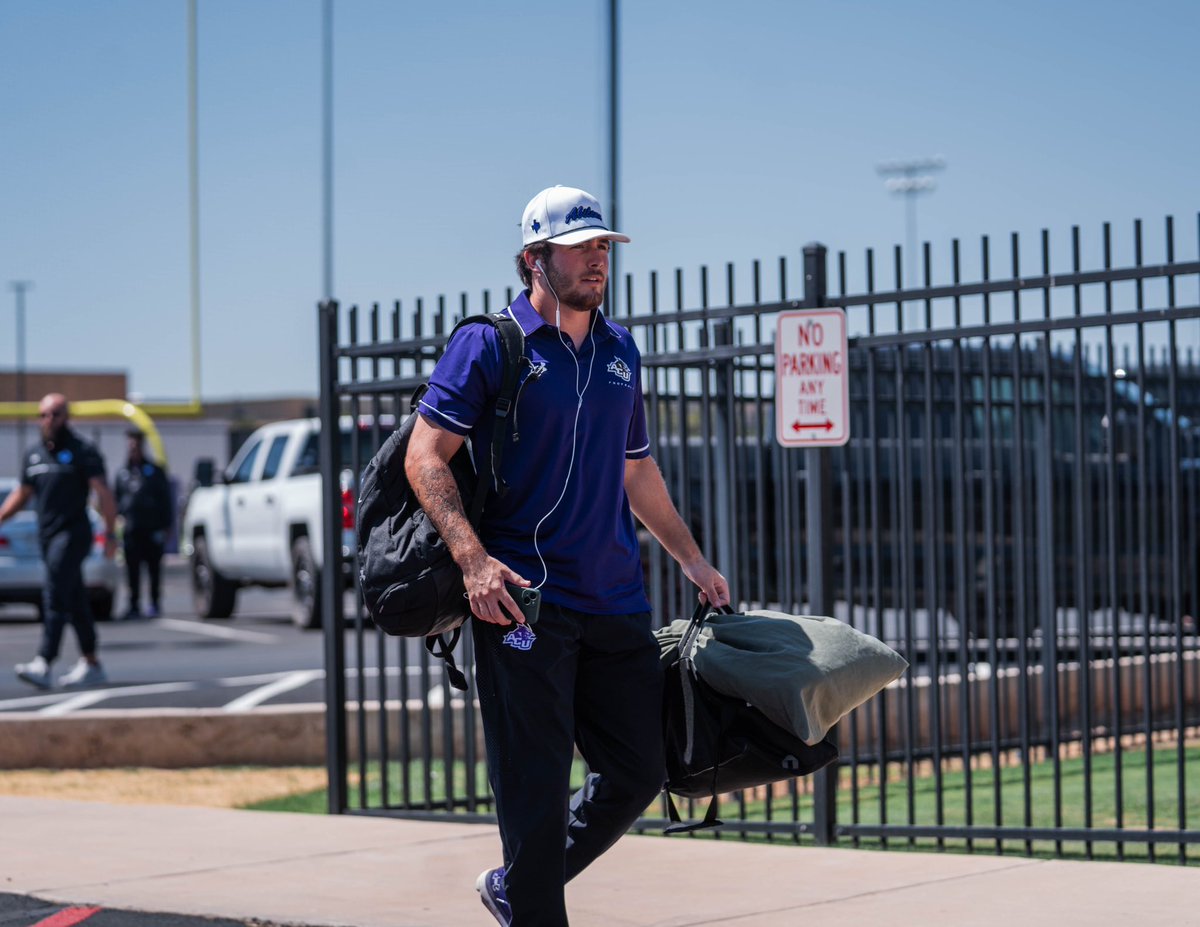 On the road with <a href="/greatertxford/">Greater Texas Ford</a> 🚌

#CDT | #GoWildcats