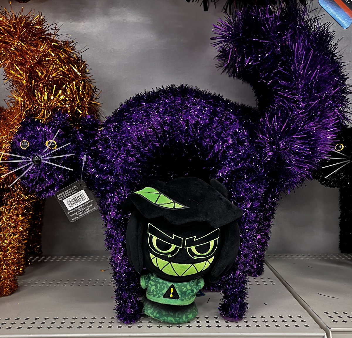 NatureLover645's tweet photo. He rode a dragon and loved the Halloween section>:) #phiplush https://t.co/MsXLH8TNqU
