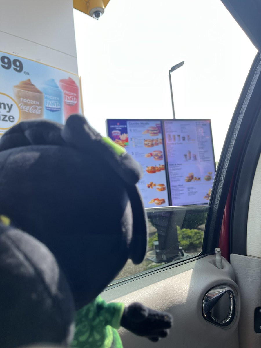 NatureLover645's tweet photo. He was really hungry
He also made a slime friend!#phiplush https://t.co/06IJqkxlKz