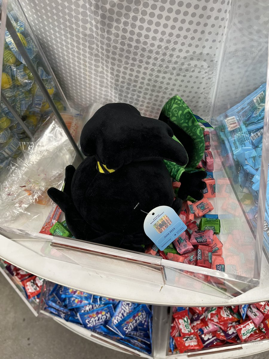NatureLover645's tweet photo. He was really hungry
He also made a slime friend!#phiplush https://t.co/06IJqkxlKz