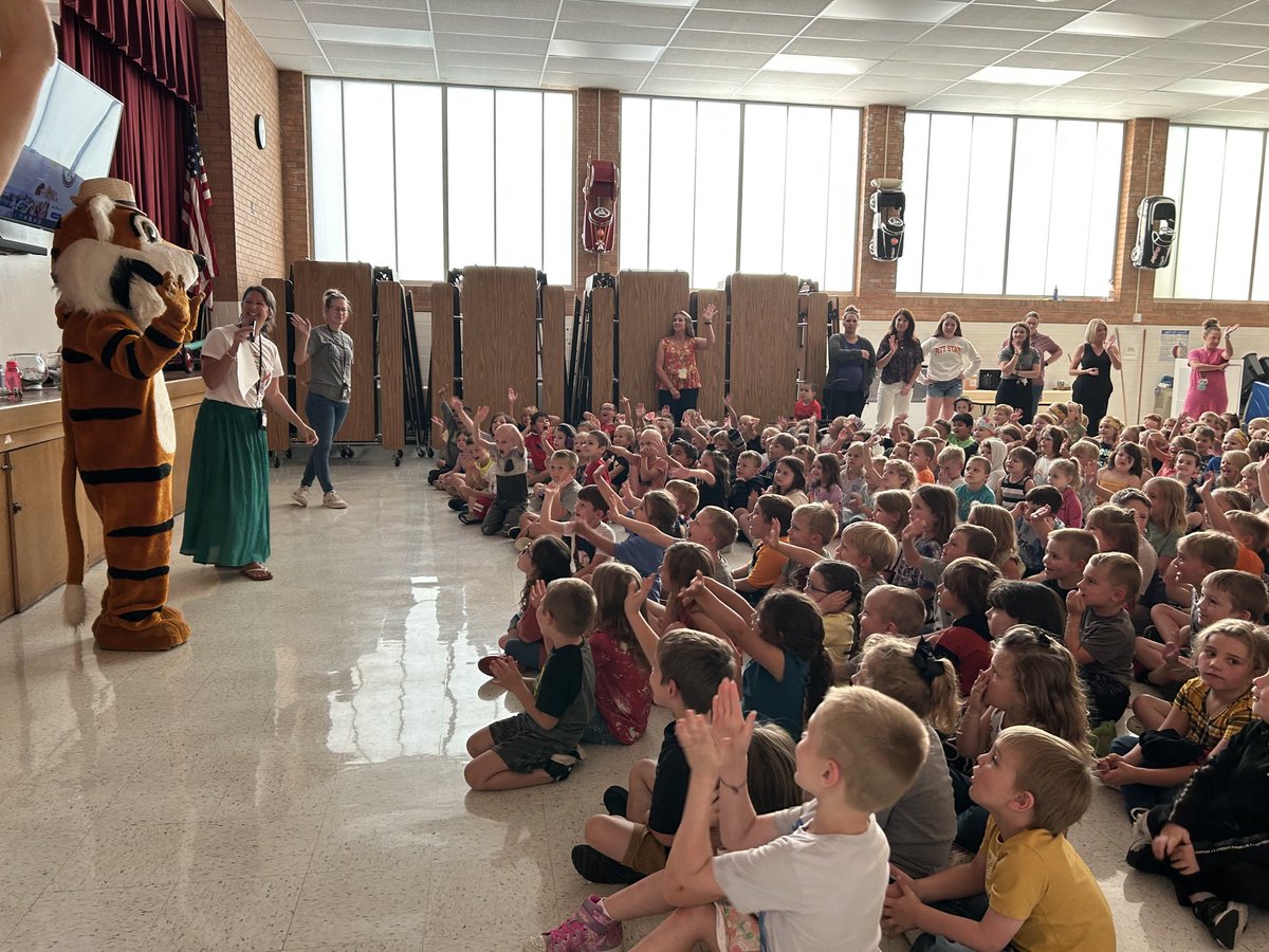 bryan_tigers's tweet photo. Bryan Elementary celebrated positive behavior today at our first assembly! September Students of the Month were announced as well. https://t.co/LPiGnrIi9G