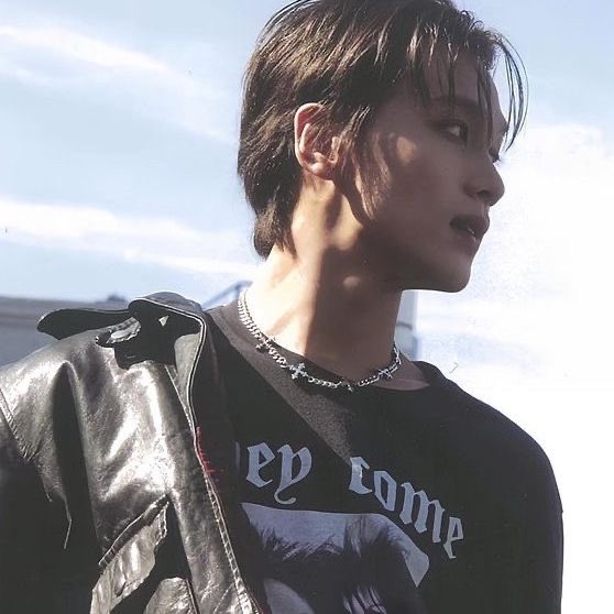 haechan pics tweet media