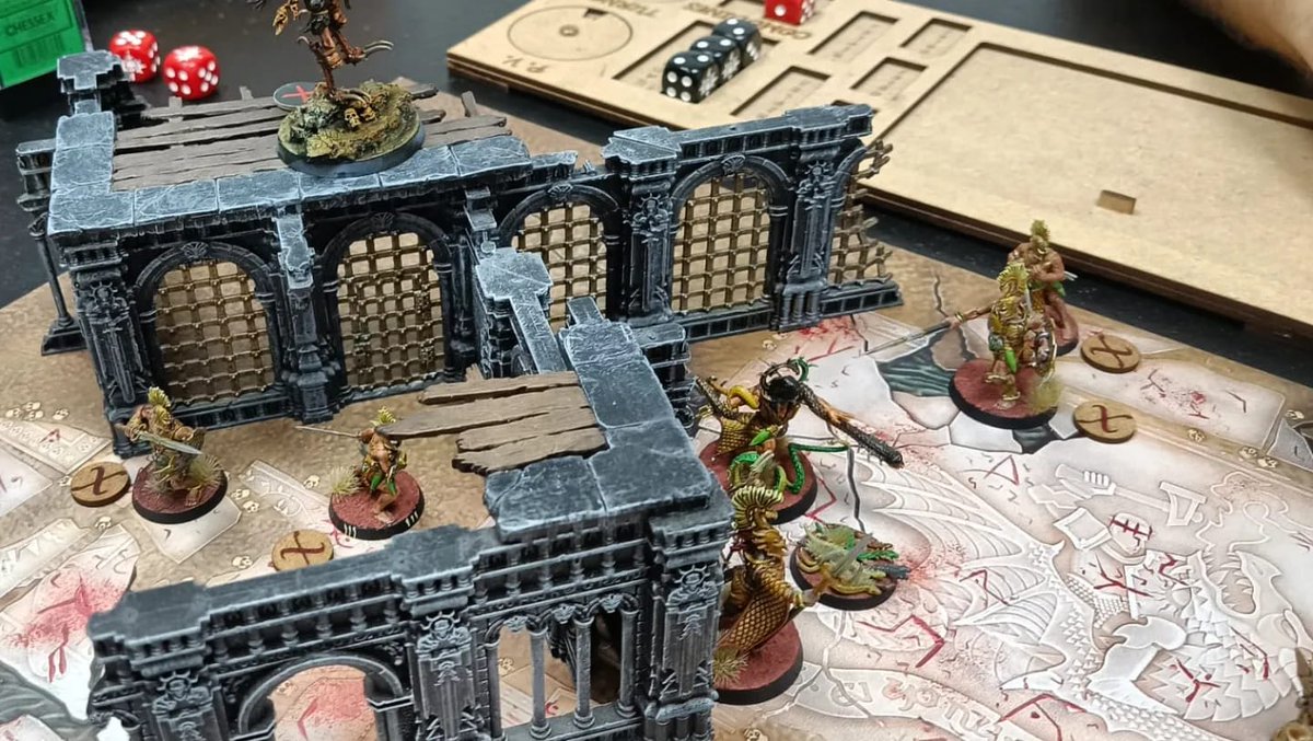 Habemus_Ludum's tweet photo. #quedadashabemusludum 
2/2
Partida de demo de WarCry
Corbus cabal vs Splintered Fang con ayuda de un Ogroid Myrmidon
#warcry #corvuscabal #splinteredfang #gamesworkshop #wargames #boardgames #warhammer #AgeOfSigmar #AoS #Wargaming #Warmongers https://t.co/NTH971zYs9