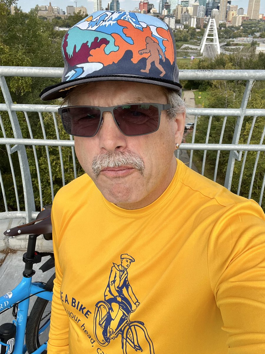 gregglatz's tweet photo. Sold my GMC on Saturday and didn’t go home with a new vehicle, which is the first time I’ve had no automobile since I got my first car when I was 17 years old (pictured below).
#yegbike #bikelife #bikeeverywhere #pedalpower #cargobikes #bluebird #longjohn #bullitt #larryvsharry https://t.co/zAR0uJS4HW