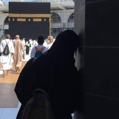 سلامُ من البعد حتى يأذن اللقاء.. 🥺💙
يارب أوعدني