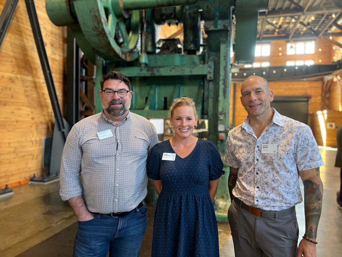 A trio of McMinnovators caught in action sharing their "BOLD Type" @teamkinesis Catalyst Summit 2023 today.  
@Solid_Carbon_inc 
@hellocare_in_your_home 
@teamsolidform
#McMinnvilleMADE
#McMinnvilleOregon
#innovator
#catalyst
#entrepreneurship