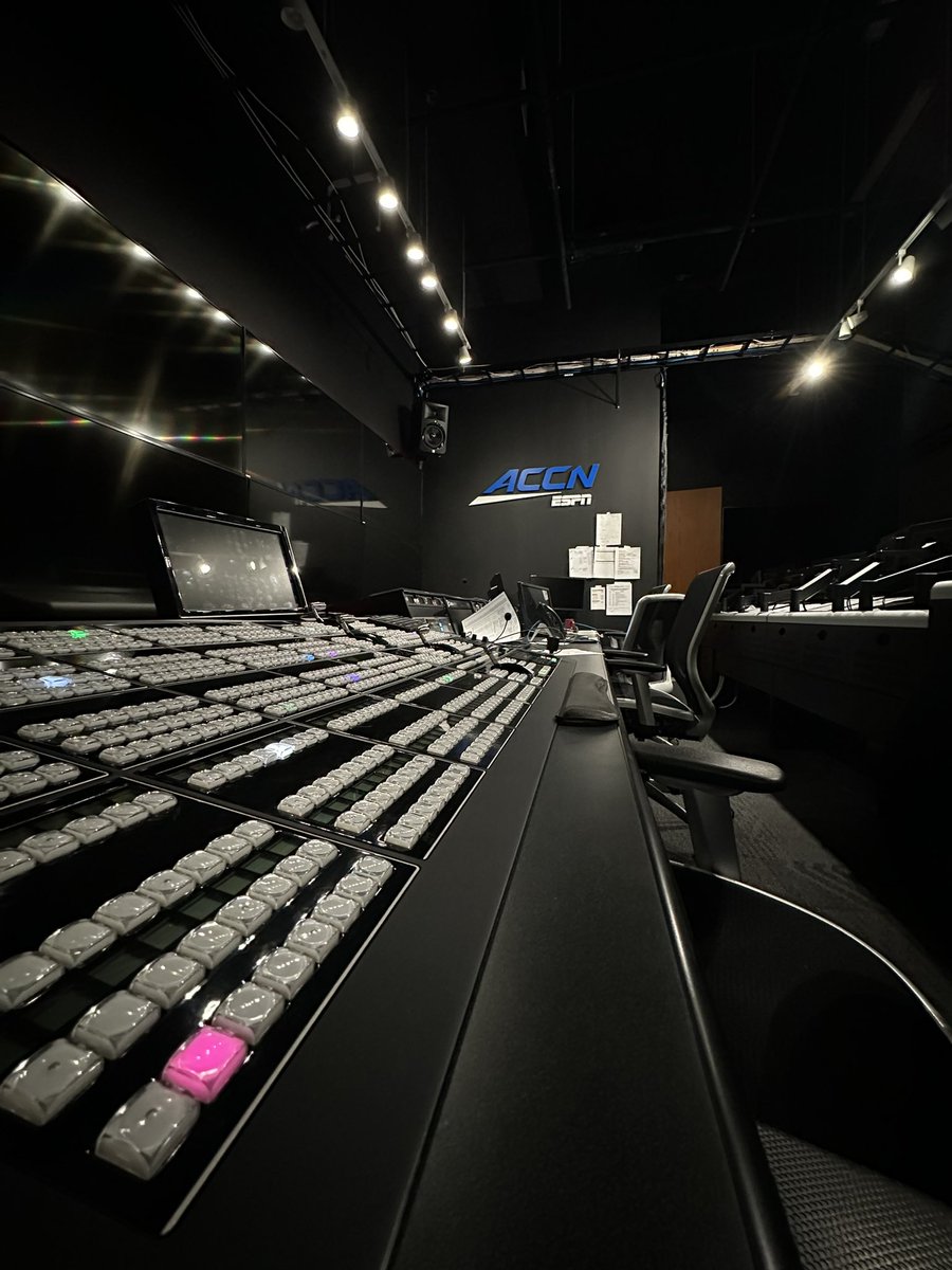 FSUSemPro's tweet image. Until tomorrow…26 hours! 

FSU vs USM on @accnetwork 🎥

#fsusempro #makethecut #accnetwork