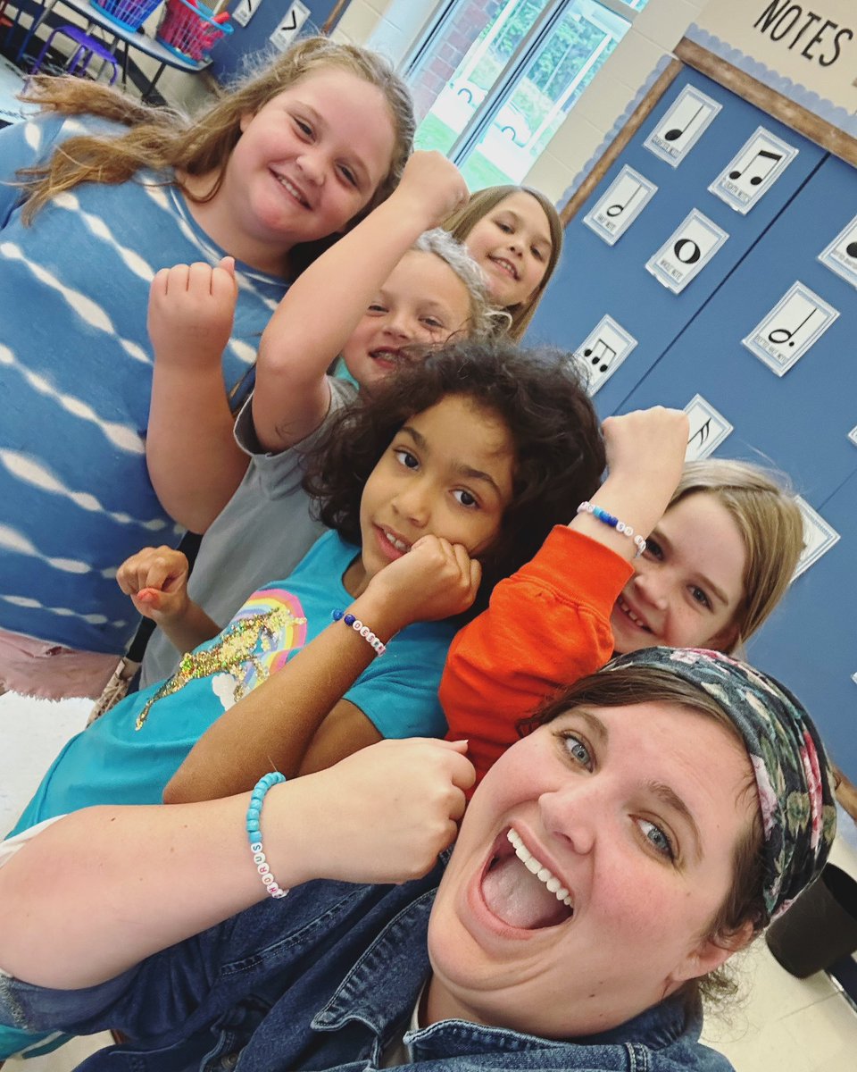 Music_MayBerry's tweet photo. Spotted: Students wearing chorus bracelets on music day! @DacusvilleElem https://t.co/ZR0a3RxjOq