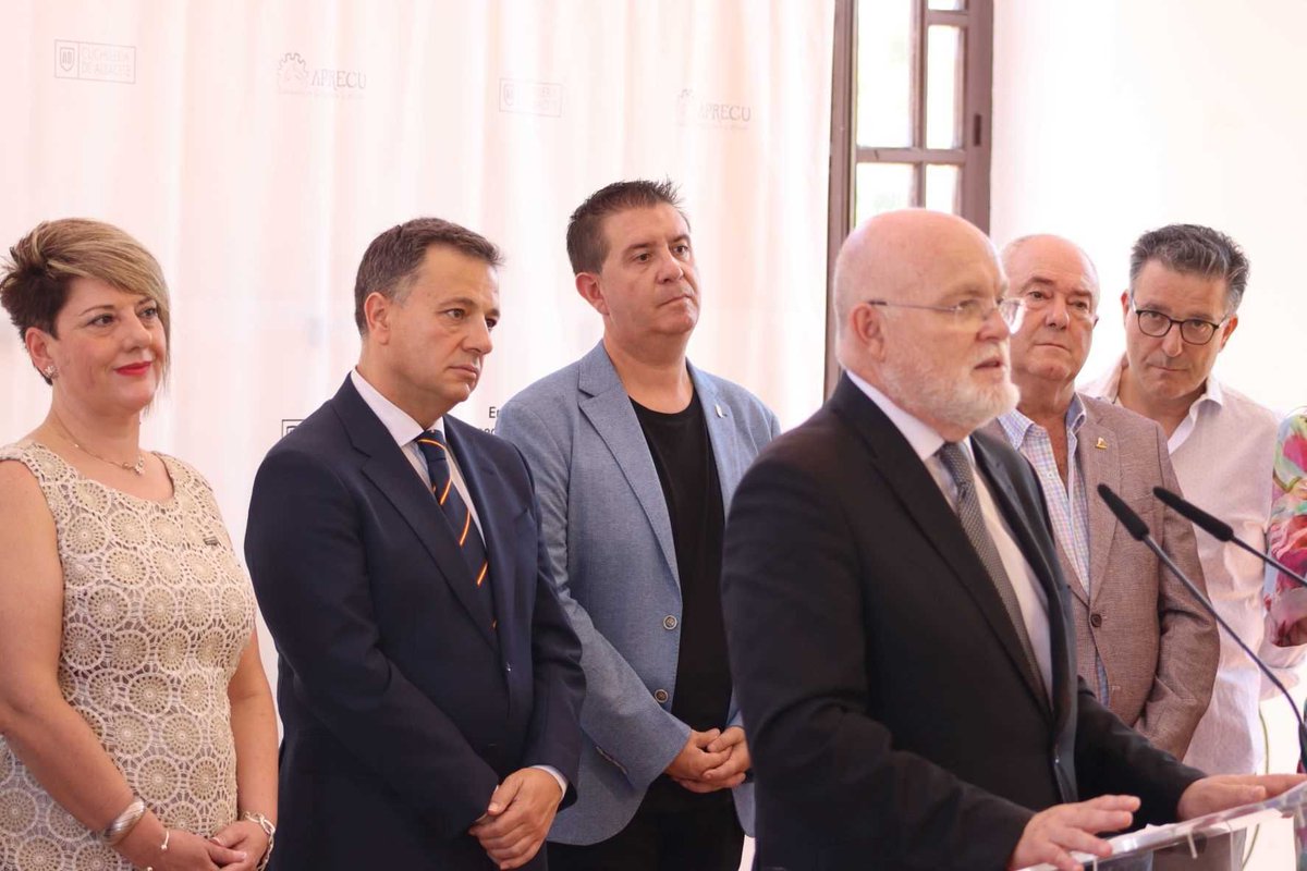 standjccmAB's tweet photo. El @gobjccm anuncia que la Indicación Geográfica Protegida (IGP) para la cuchillería será “una realidad antes de finalizar 2023”. #InauguraciónSalónCuchillería @aprecu https://t.co/FHyMFk2LIA https://t.co/97pjGfeIwT