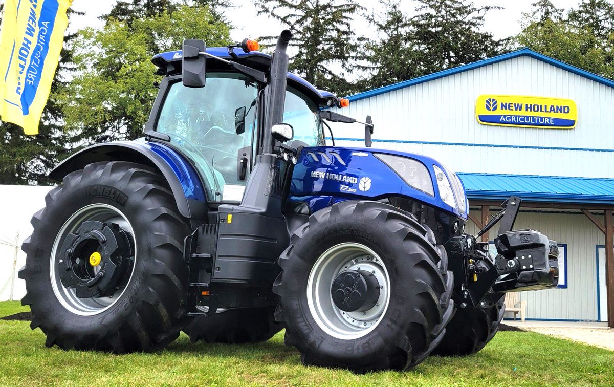 NHDlrsOntario's tweet image. Can you believe it? September is here ... and that means our friends will be heading to Woodstock, Ontario!

Yep, the big @outdoorfarmshow runs Tuesday-Thursday next week. We'll see you there!

As always, look for the shiny #BlueTractors at Booth NM-736.