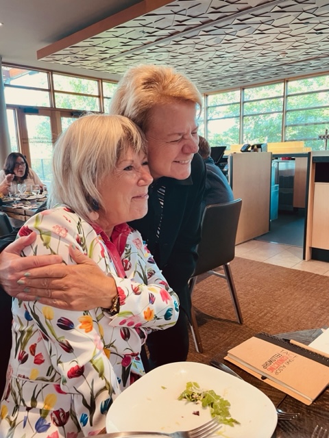 I'm so proud of my brilliant friend @marinalsop who will conducting @bbcproms this evening. In 2013 she became the first ever woman to conduct the Last Night of the Proms & she continues to break barriers at Ravinia Festival & with her wonderful TakiAlsop Conductors Fellowship!