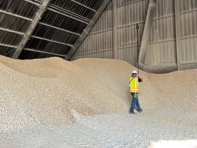 <a href="/point3Dxyz/">point3D</a>  on site demonstrating the capabilities of the @GeoSLAMLtd (A FARO Solution) Horizon Scanner for Stockpile Management. Visit our LinkedIn page for more information. 
linkedin.com/posts/point3d-…

#point3d #laserscanning #stockpilemanagement #mobilemapping