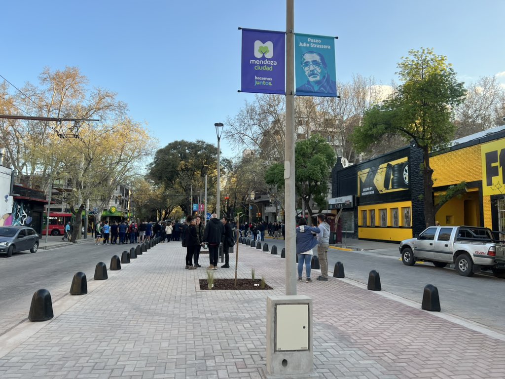 marcoscalvente's tweet photo. Acompañamos al Intendente @UlpianoSuarez en la inauguración del paseo “Julio Strassera” 👏🏻 ubicado en Av. Mitre de la Ciudad de Mendoza 📍 https://t.co/4FzgRSD4gl