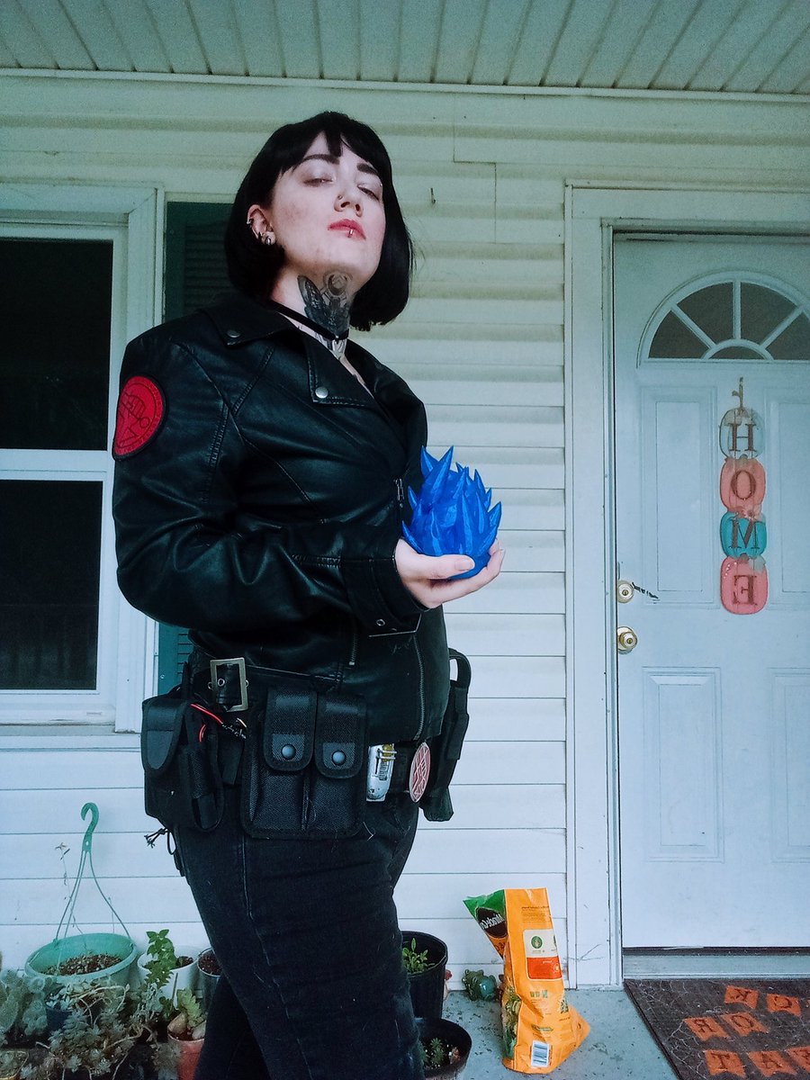 MultifandomCos1's tweet photo. #elizabethsherman #lizsherman #hellboy #hellboy2thegoldenarmy #hellboy2 #cosplay https://t.co/YTk7HEqLqI