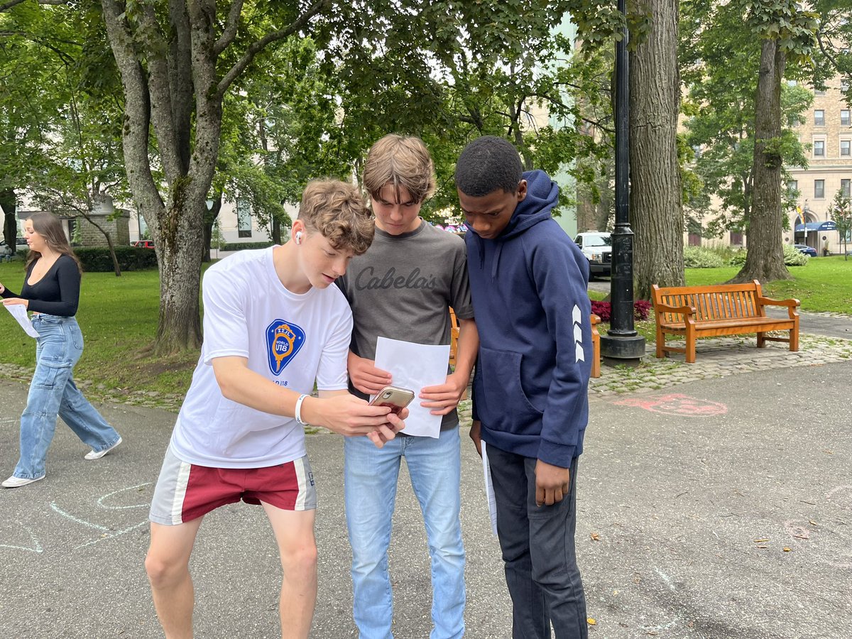 STM_Super_Saint's tweet photo. Loved the smiles and laughter as AP Seminar students got into teams taking nature photos that best represent our place. Can’t wait to hear the reasoning behind their choices as we question, analyze, and reach a consensus. #STMAPNatureEd #APNatureEd https://t.co/rB8ARt01wn