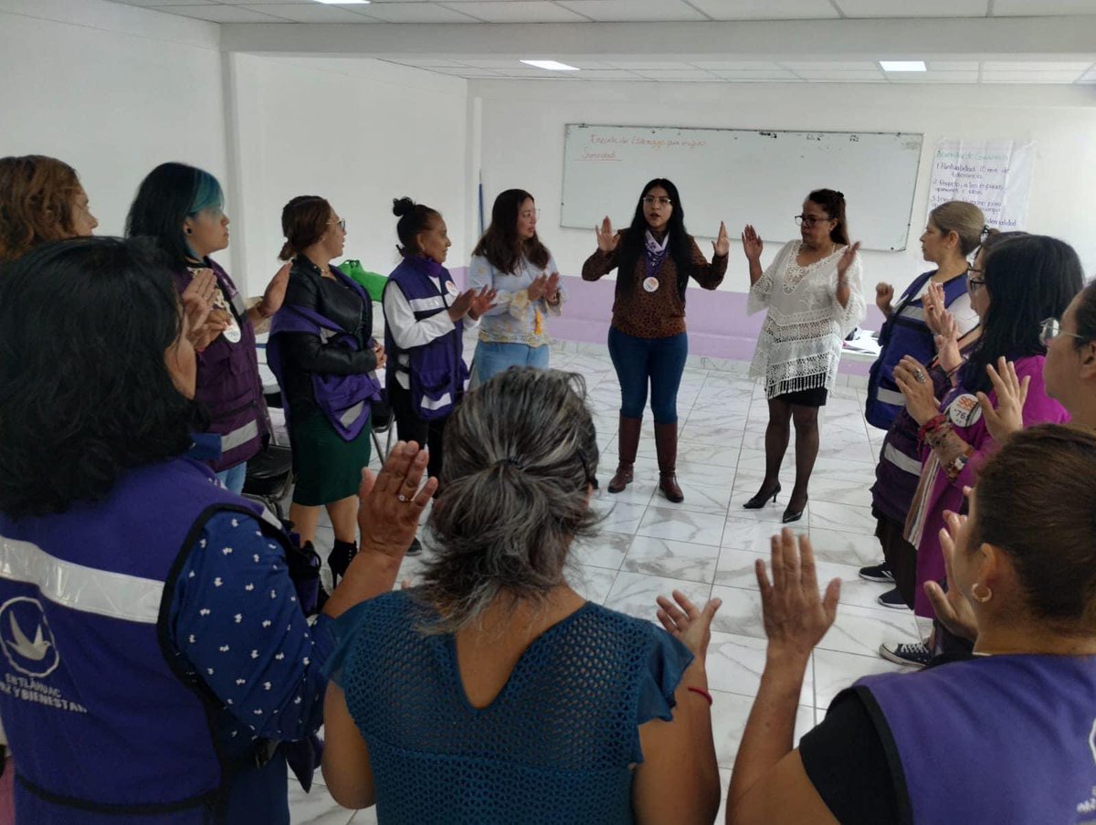 Promovemos la igualdad y prevenimos la violencia de género. 💜 Hoy comenzó nuestro 'Curso de Liderazgo para Mujeres', en colaboración con el Instituto de las Mujeres y Secretaría de las Mujeres CDMX. ¡Juntas, por un futuro más igualitario! 🌼✨