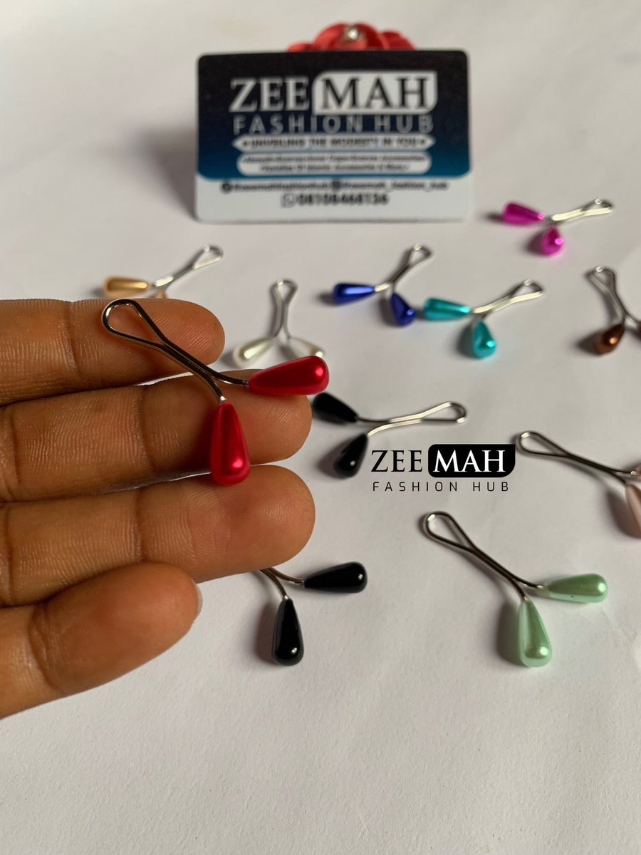 Zeemah_'s tweet photo. Hook pins are here to protect your delicate hijabs/scarves from pulls and of course keeps your hijab/scarf at place all day 😍 Zero holes on scarves✅ Elegant to use✅Beautiful✅

PRICE: 200 NGN
LOCATION: Osogbo| Oye Ekiti| Nationwide delivery https://t.co/dxGRrr9fYR