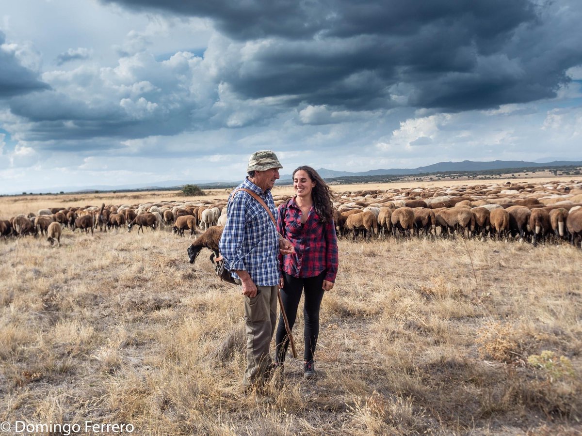 PsJaviSi's tweet photo. Mi padre y mi hermana. Hoy ya en el Campo Aliste, tras la vuelta de Sanabria.

Foto de Domingo Ferrero. https://t.co/7RshuSt9MI
