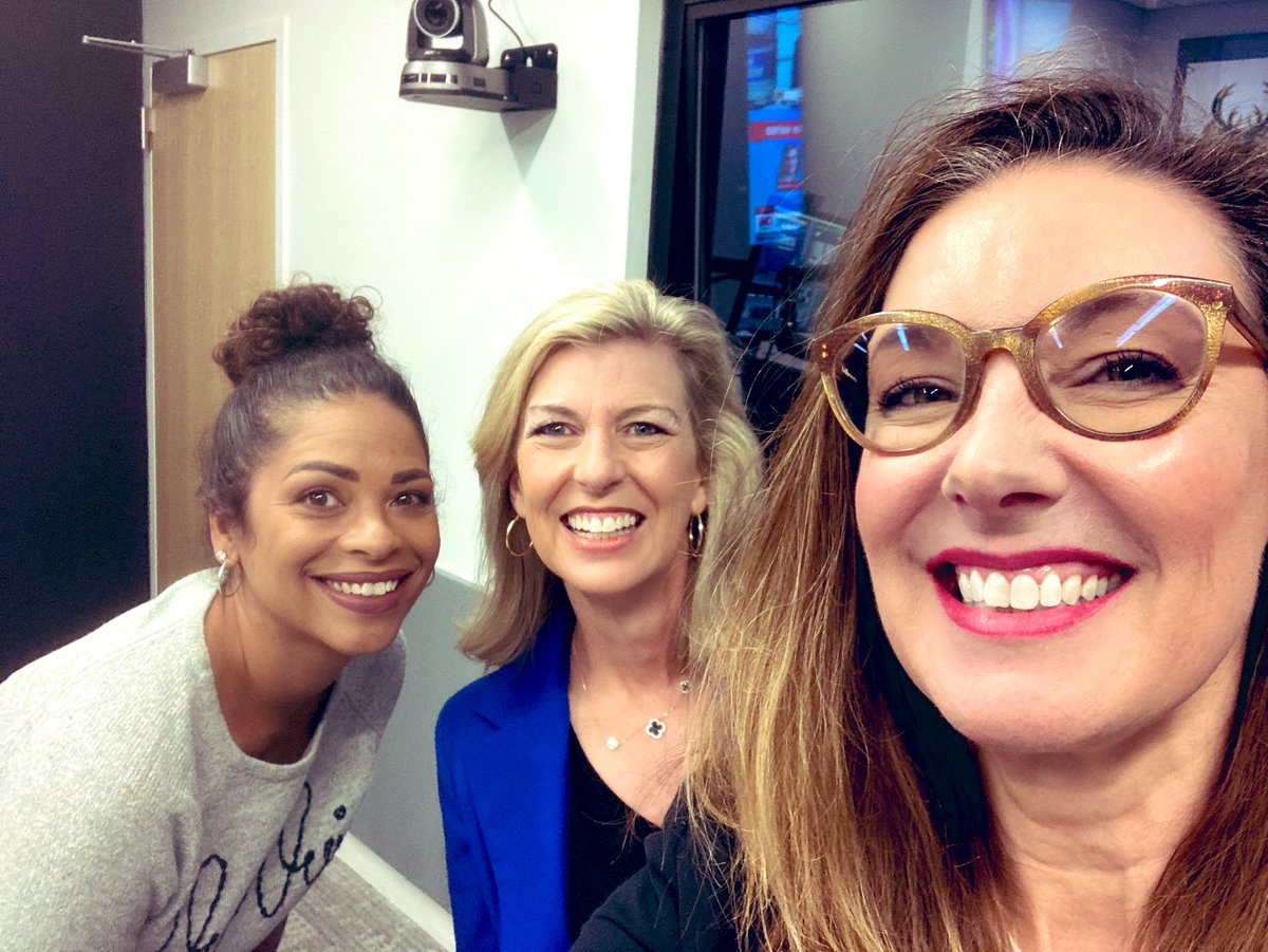 sandymaxx's tweet photo. An unexpected convergence this morning! 💫

Great to end the week strong with a serendipitous visit from @KatrinaCravy while co-hosting on @620wtmj with talented &amp; terrific @Toya_Washington

Who has the universe connected or reconnected you with recently? https://t.co/ZURy2gBDH8
