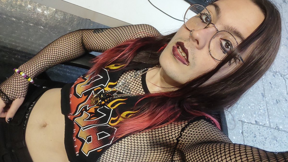 If you wanna be a girl, you can just be one 🖤