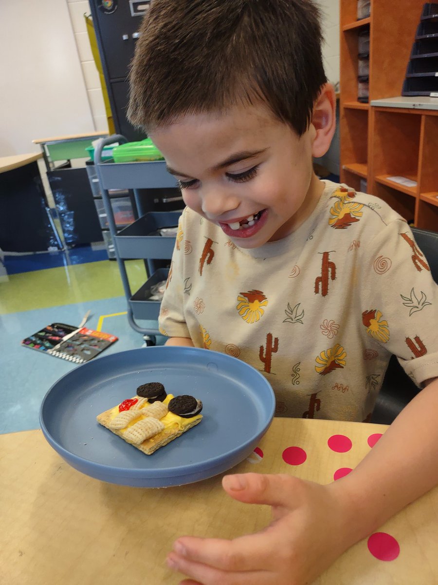 Mrs_Spurlin's tweet photo. We made some school buses using a visual recipes! The kids really enjoyed it ❤️ #specialeducation #visualrecipes https://t.co/F48wNBF6QE