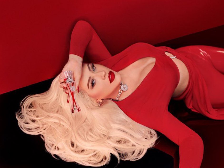Christina Aguilera - Σελίδα 16 F5iYrtEa0AAOFJE?format=jpg&name=medium