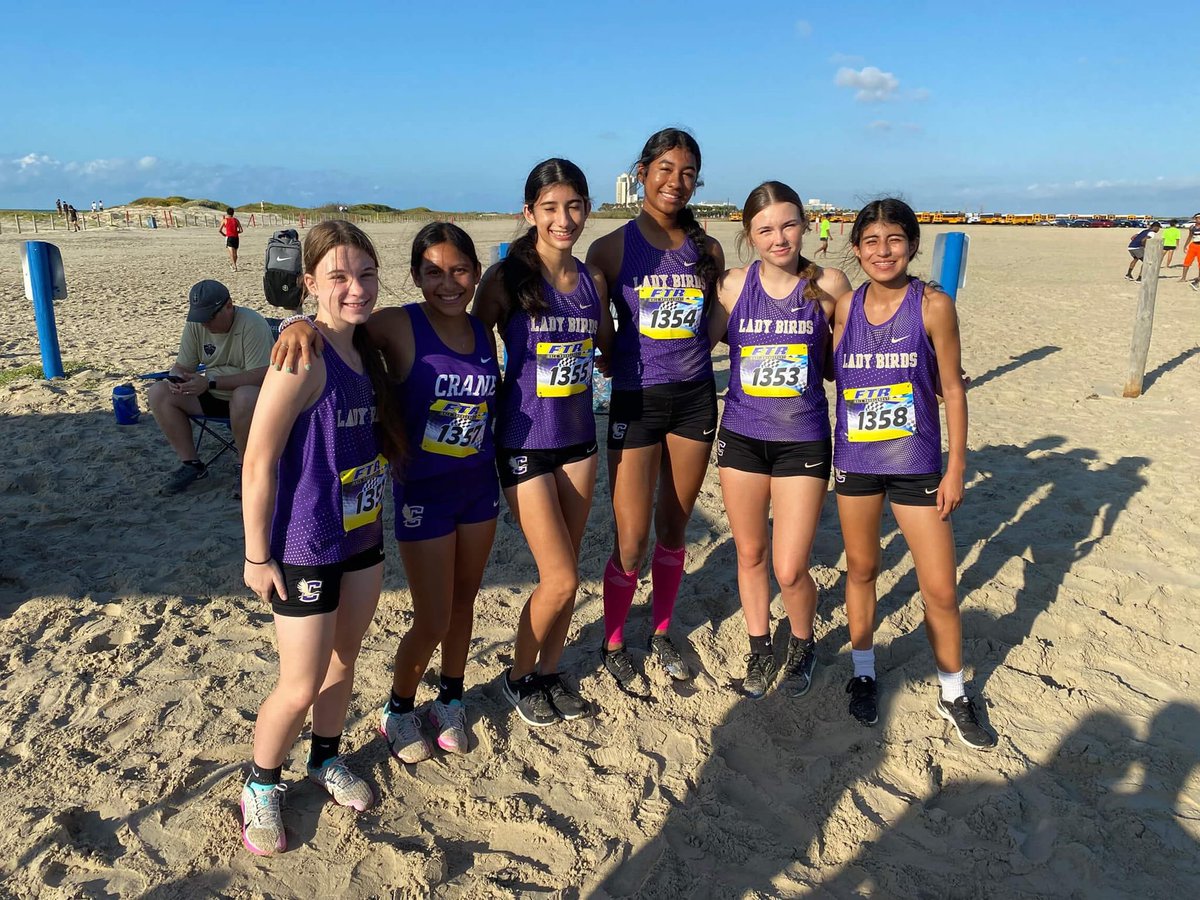 CoachPahl's tweet photo. We travelled alllll the way across the state to participate in the @galvestonisd Beach Run. Out of 36 teams, our boys finished 3rd and girls finished 7th with three in the top ten! Lots of team bonding and fun was had. We will be back! @JordanClack3 @CoachJesseRizo https://t.co/BKrGDk9uwh