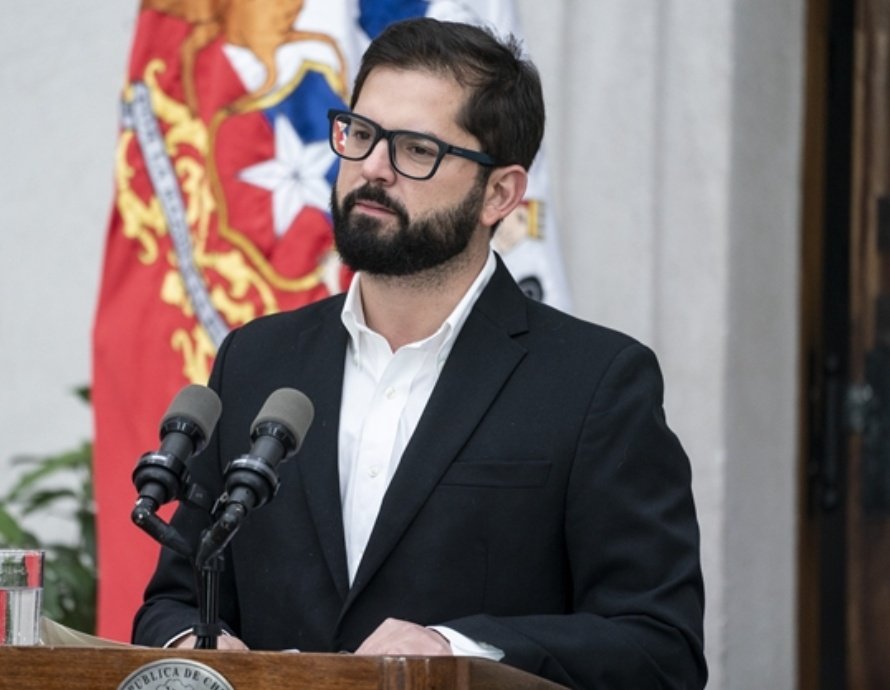 🔴 Presidente Gabriel Boric y negativa de Chile Vamos de participar en la conmemoracion del golpe. 'Si no quieren venir el Lunes 11, chúpenlo entonce'. Declaró el mandatario.