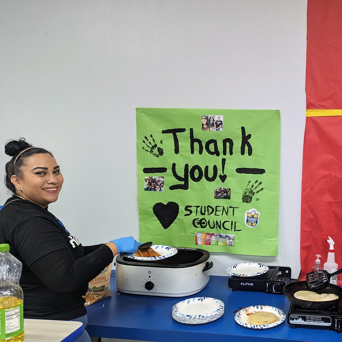 SEHS coming together to help raise funds for the campus Eagle Success Team <a href="/SEHS_PBIS/">SEHS_Eagles_SOAR</a>. This team goes above and beyond so that staff and students have the very best opportunities! #SEHStheBest #SEISDPeoplePassionPurpose