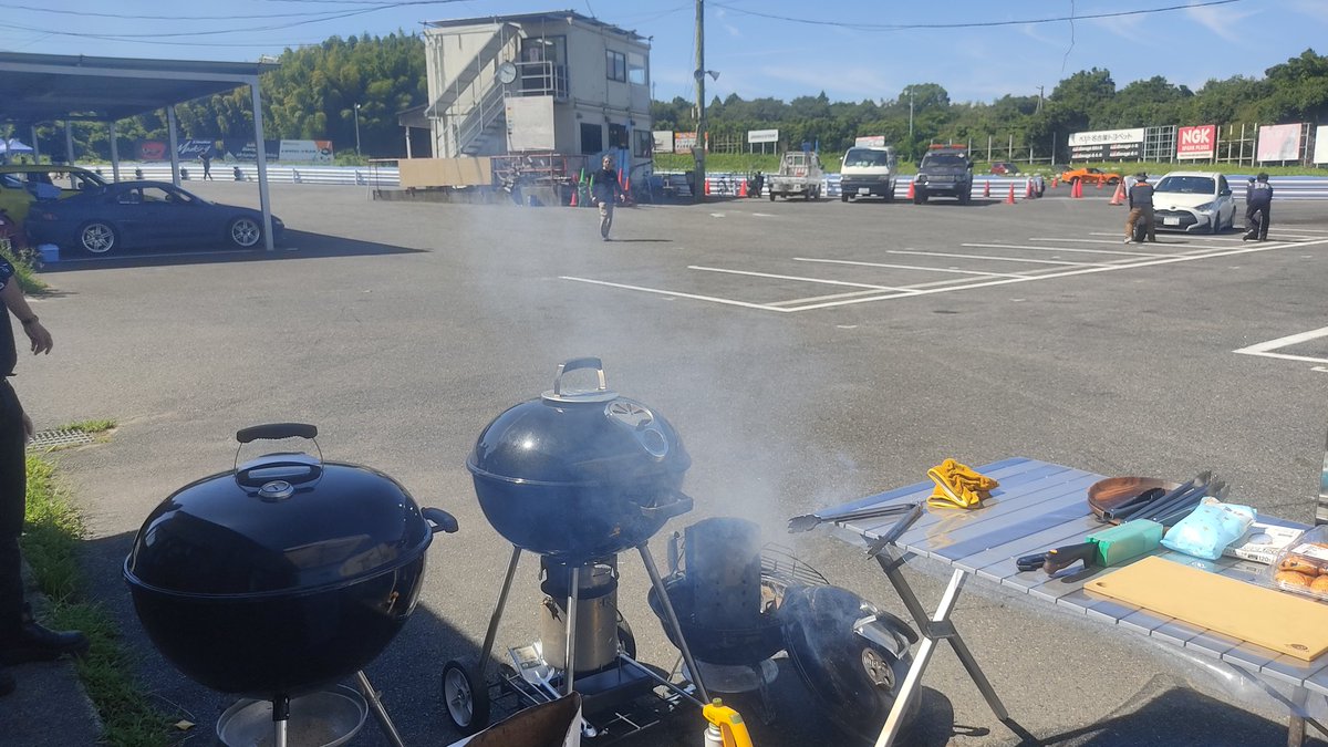 rinze6681's tweet photo. 美浜サーキットDE!BBQ!
ドローン撮影でもなく、80人前肉焼くために来ましたw。
趣味とゆうよりもおちごとです😆😆
#SPISY
#29FES
#美浜サーキット https://t.co/9P2jnhwHwK