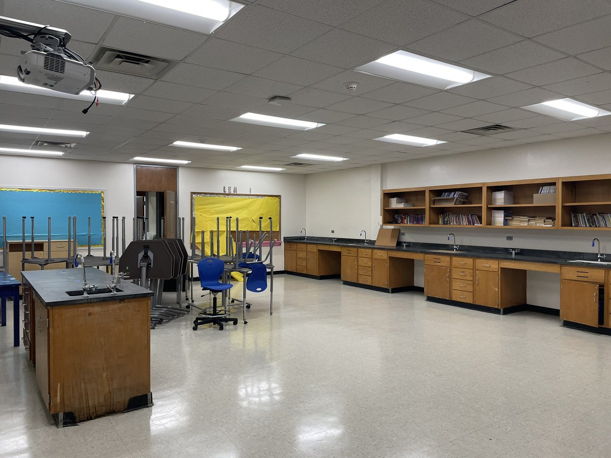 all4theirfuture's tweet photo. No time in your classroom to setup? No problem! Admin staff at #Broadview moving furniture in the classrooms of our beginning teachers to help them get settled before Day 1.  #bmsbobcats #determined to have a great year. https://t.co/D6JELTiATd